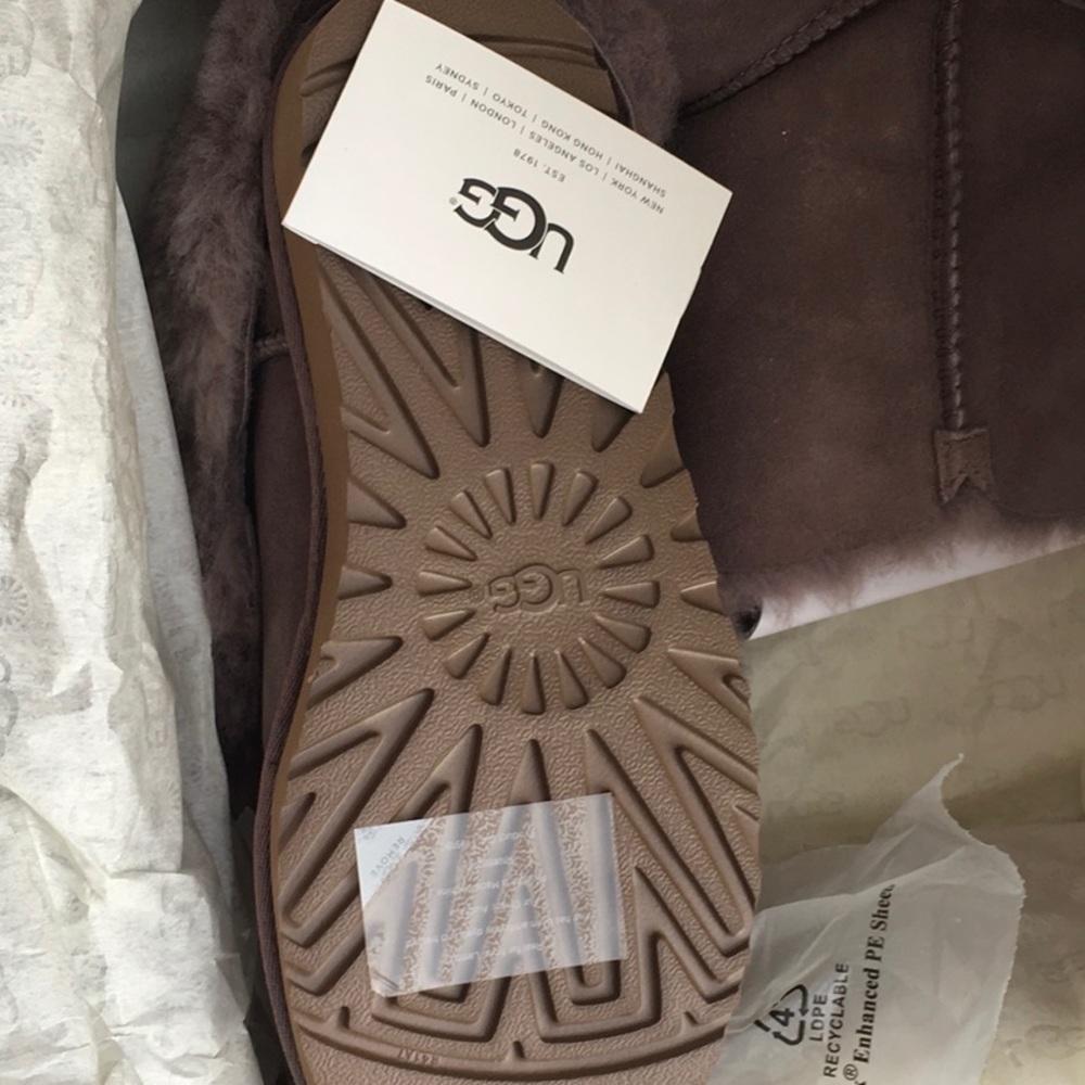 UGG Bailey Button Ii Boots/Booties - Picture 10 of 12
